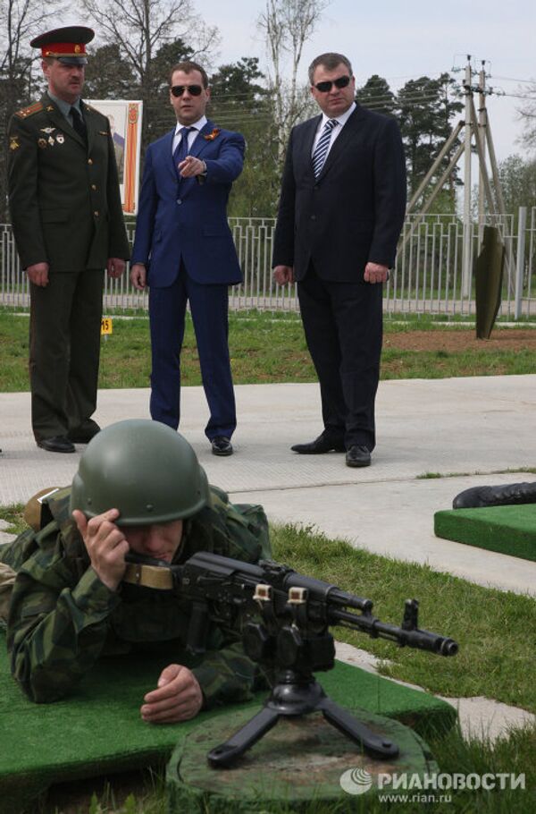 Dmitry Medvedev visits Taman mechanized infantry brigade - Sputnik International