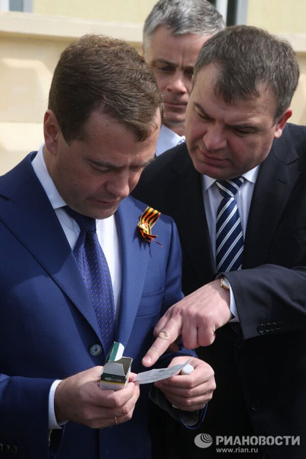 Dmitry Medvedev visits Taman mechanized infantry brigade - Sputnik International