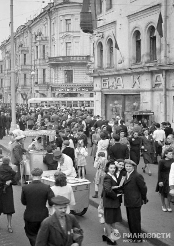 “It is impossible to describe everything that happened that day.” Moscow and Muscovites on May 9, 1945 - Sputnik International