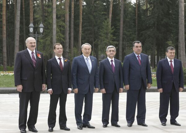 Russian President Dmitry Medvedev attends CSTO leaders' informal summit - Sputnik International