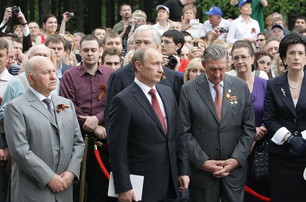 Russian Prime Minister Vladimir Putin lays foundation stone for monument to Georgian soldiers at Moscow's Poklonnaya Gora - Sputnik International