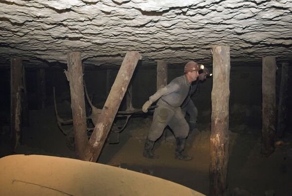 Death toll in West Siberian mine blasts rises to 11 - Sputnik International