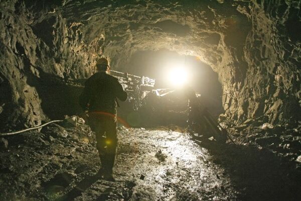 West Siberian mine hit by two blasts - Sputnik International
