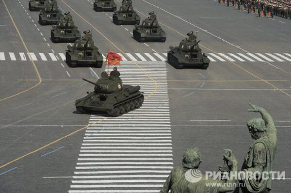 A column of T-34 tanks, here seen participating in the 65th anniversary of Victory in the Great Patriotic War, 2010. The parade's historical portion reminds viewers of the historical origins of the Great Victory they are celebrating. A column of T-34 tanks, here seen participating in the 65th anniversary of Victory in the Great Patriotic War, 2010. The parade's historical portion reminds viewers of the historical origins of the Great Victory they are celebrating. - Sputnik International