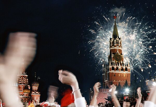 Moscow victory day celebrations end with firework display - Sputnik International