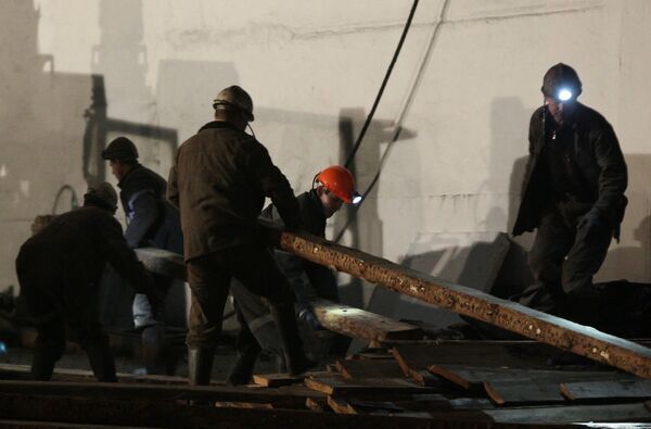 Russia's Medvedev demands rescue efforts continue in mine blast leaving 32 dead, 59 missing  - Sputnik International