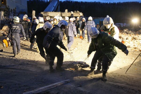 Putin vows state support for families of Siberian blast mine dead - Sputnik International