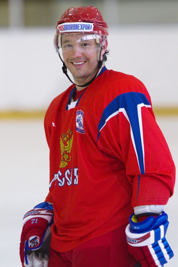 Ovechkin, Kovalchuk lead teams to tie in Moscow charity hockey game - Sputnik International