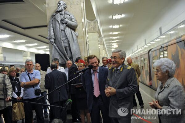 Watercolor paintings on display in Moscow Metro - Sputnik International