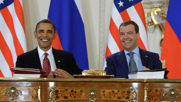 Дмитрий Медведев и Барак Обама подписали новый договор по СНВ - Sputnik International