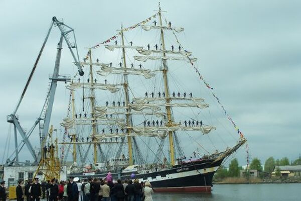 Russia's Kruzenshtern sailing ship returns to Kaliningrad - Sputnik International