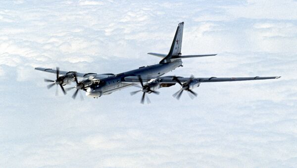 The Russian Defense Ministry confirmed that two Russian Tu-95MS bombers were escorted by US fighters near Alaska. - Sputnik International