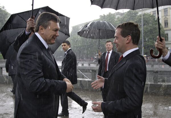  Russian President  Dmitry Medvedev and his Ukrainian counterpart Viktor Yanukovych - Sputnik International