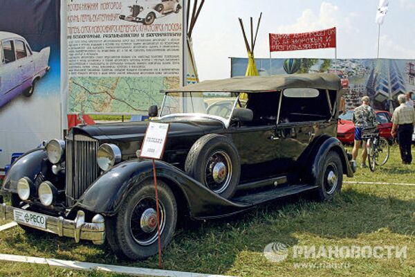 Josef Stalin loved giant and luxurious American Packards. In 1933, many Packard Twelves with 12-cylinder engines and Phaeton convertible bodies were purchased. The car had a 7.7-liter engine with up to 180 horse power. Josef Stalin got one of the cars with a standard 160-h.p. engine. Photo: a 1933 Packard.  - Sputnik International