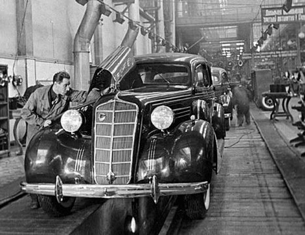 In 1936, the first four ZIS 101 Soviet limousines were manufactured. The first serial model was presented to Josef Stalin. - Sputnik International