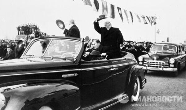 Nikita Khrushchev was more open to the public and preferred convertibles. A ZIL-111V with a folding top was used for welcoming honored guests. It was a ZIL-111V that took Yury Gagarin to the Kremlin in 1961. - Sputnik International