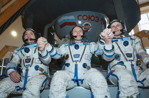New ISS crew begins pre-flight exams - Sputnik International