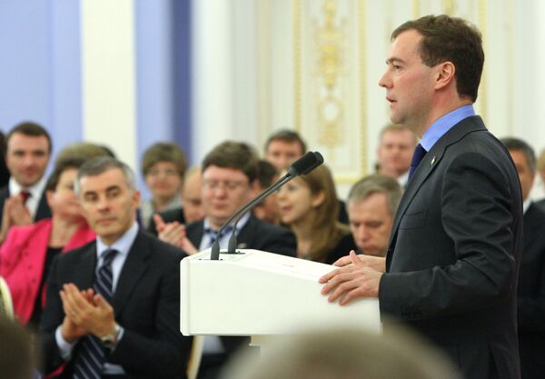 Medvedev concerned about impact of alternative energy on Russian oil market - Sputnik International