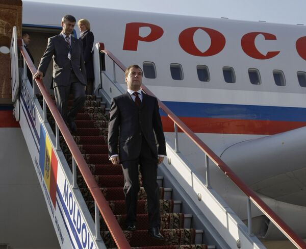 Medvedev arrives in Rostov-on-Don for Russia-EU summit - Sputnik International