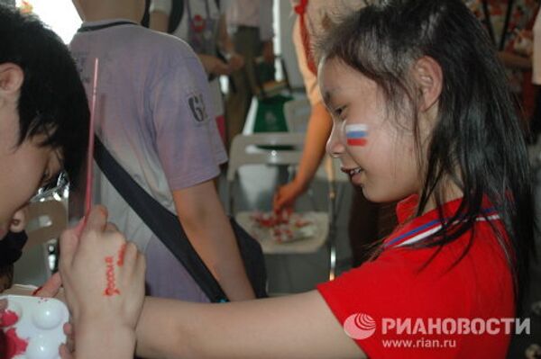 Campaign Draw the Future Together at the Russian Expo-2010 pavilion  - Sputnik International