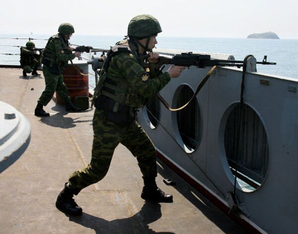Guards’ missile cruiser Varyag puts out to sea - Sputnik International