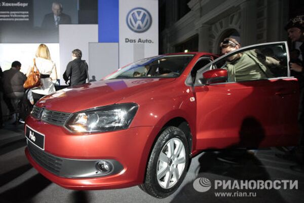 Volkswagen unveils new sedan for Russia - Sputnik International