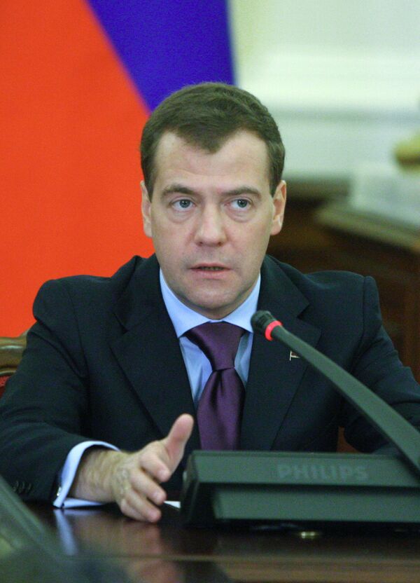 Medvedev hopes for early ratification of arms deal with U.S. - Sputnik International