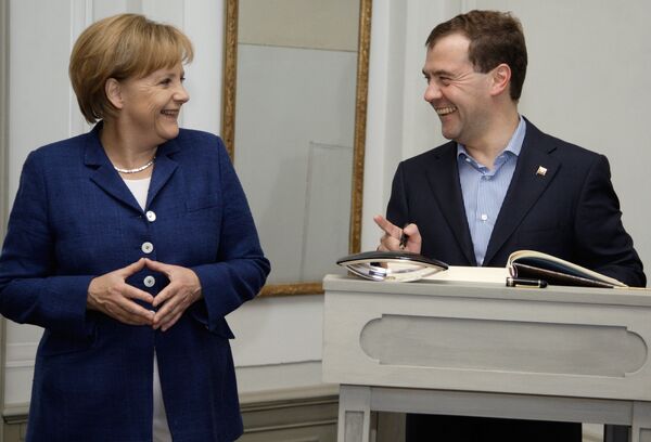 Russian President Dmitry Medvedev and German Chancellor Angela Merkel - Sputnik International