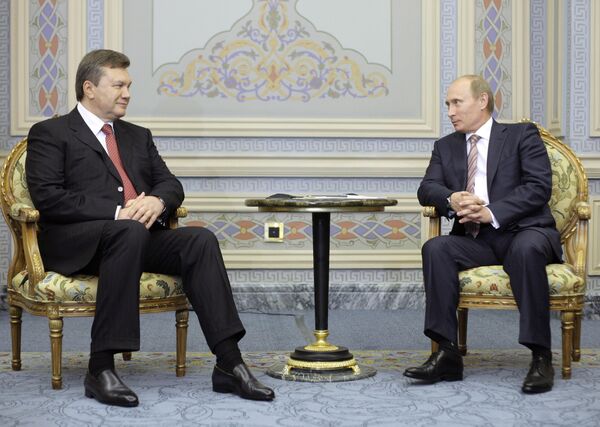 Ukrainian President Viktor Yanukovych and Russian Prime Minister Vladimir Putin  - Sputnik International