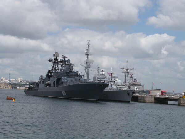 Northern Fleet's destroyer Severomorsk (left) - Sputnik International