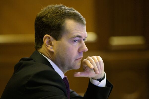 Medvedev orders 20% cut in number of federal officials - Sputnik International