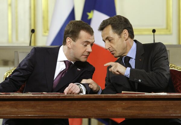 Russian President Dmitry Medvedev with his French counterpart Nicolas Sarkozy. Archive - Sputnik International