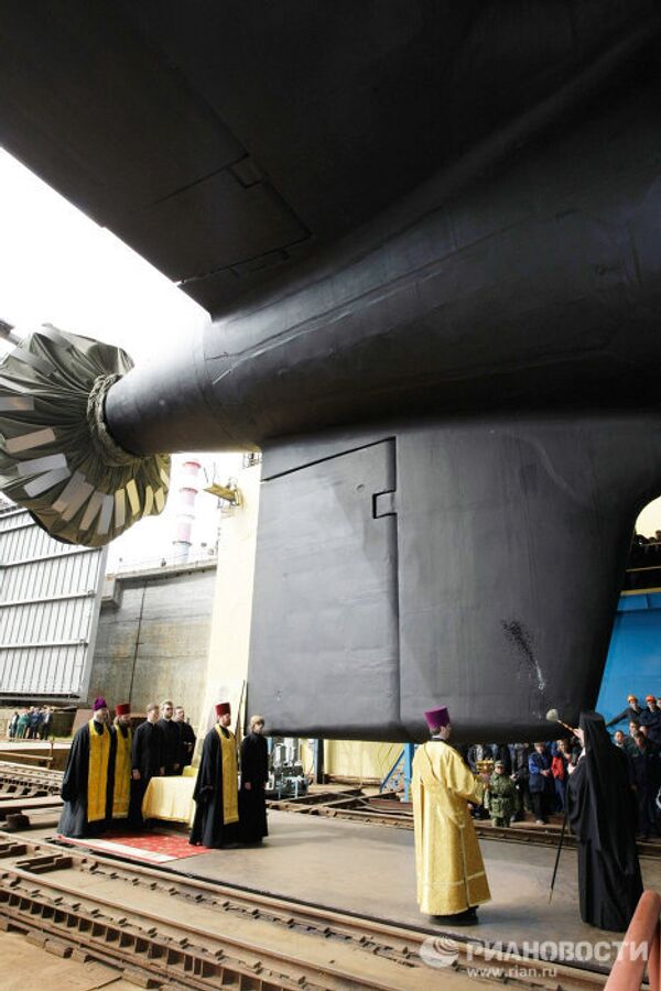 Russia floats out new nuclear submarine  - Sputnik International