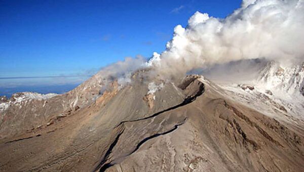 Russian Shiveluch volcano in Far East spews ash over 3 miles  - Sputnik International