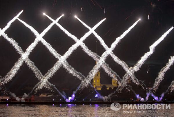 Scarlet sails and fireworks in St. Petersburg - Sputnik International