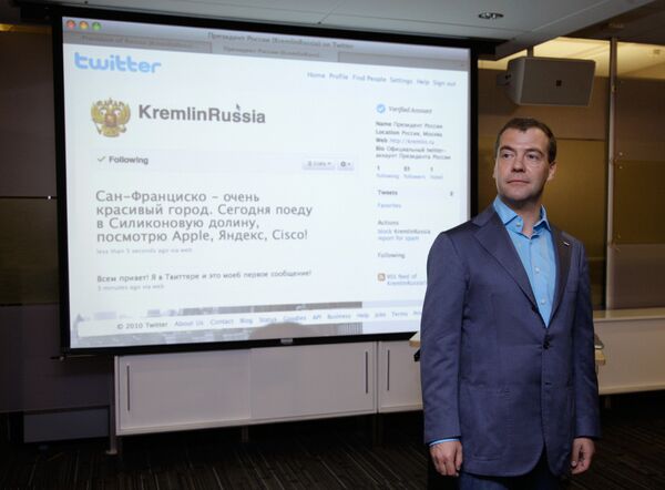 Medvedev opens Twitter blog account - Sputnik International