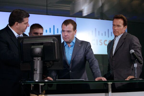 President Dmitry Medvedev, first Russian owner of Apple iPhone-4, in Silicon Valley - Sputnik International