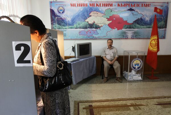 Turnout in Kyrgyz referendum passes 50% - Sputnik International