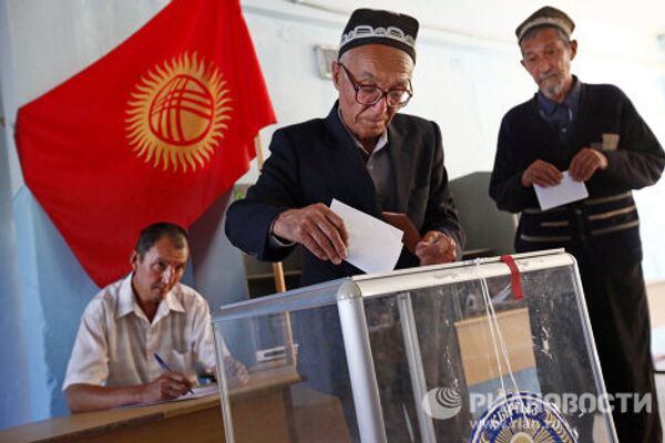 Kyrgyz constitutional referendum: no violence, only tears - Sputnik International