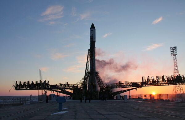 Soyuz-U carrier rocket with space cargo ship Progress M-06M - Sputnik International
