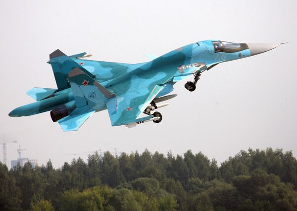  Russian fighter jets make first ever nonstop flight across Russia to Far East  - Sputnik International