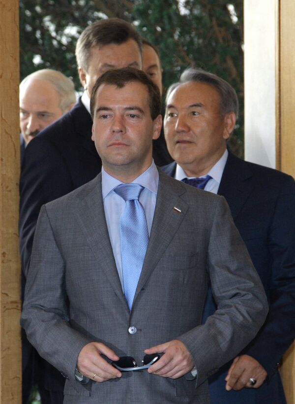 Russian President Dmitry Medvedev arrives in Crimea for informal CIS summit - Sputnik International