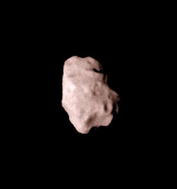 Pictures of Lutetia asteroid made during closest approach. - Sputnik International