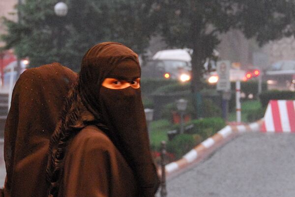 The ban on the wearing of full-face Islamic garments - Sputnik International