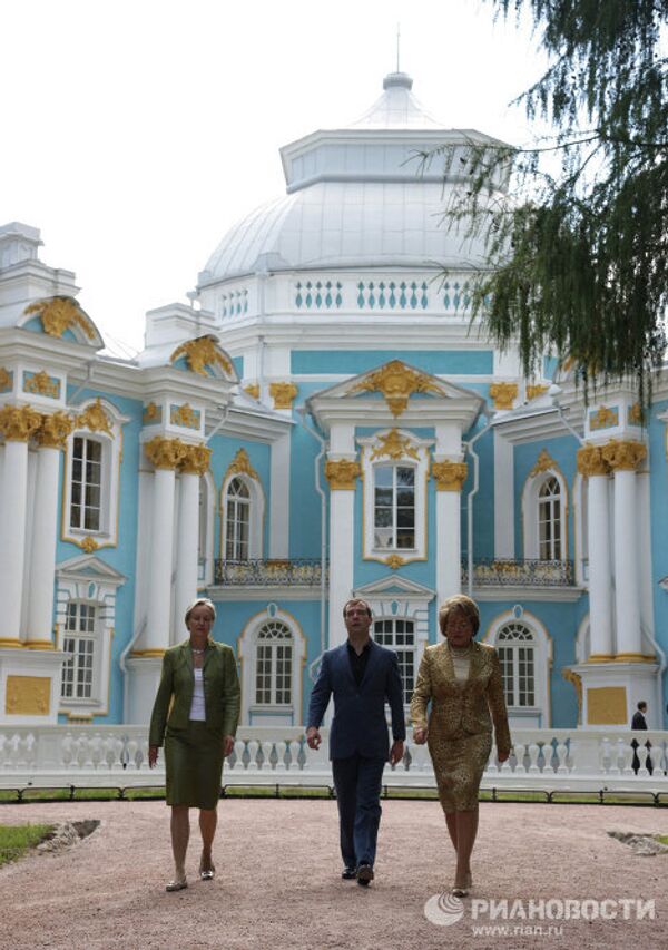 Dmitry Medvedev in newly restored Tsarskoye Selo - Sputnik International