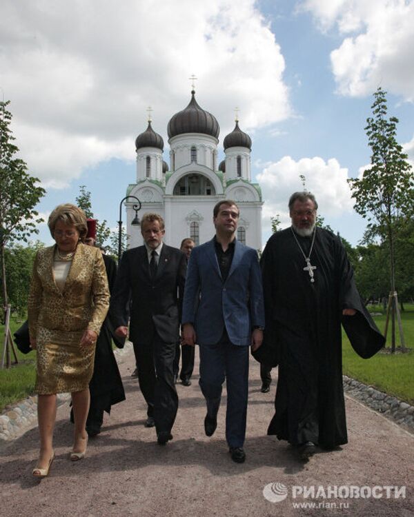 Dmitry Medvedev in newly restored Tsarskoye Selo - Sputnik International