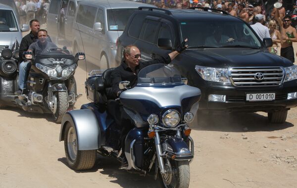 Russian Prime Minister Vladimir Putin rides Harley Davidson - Sputnik International