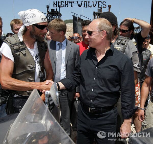 Vladimir Putin and the Night Wolves at bike show - Sputnik International