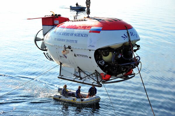 Russian Mir mini-subs dive in Lake Baikal - Sputnik International