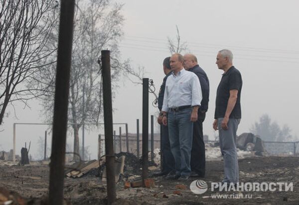  Vladimir Putin arrives in fire ravaged Nizhny Novgorod Region  - Sputnik International